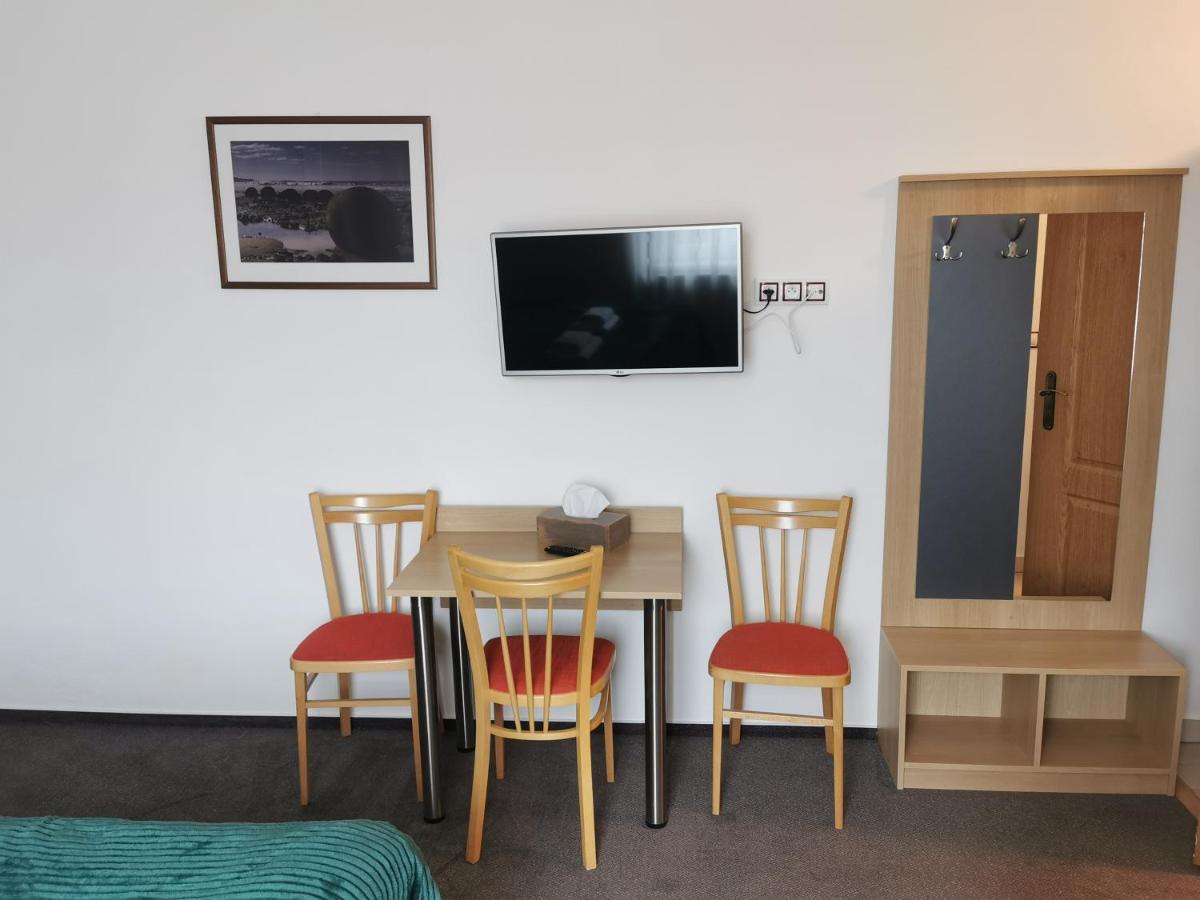 Pension Kiwi Mikulov Bagian luar foto