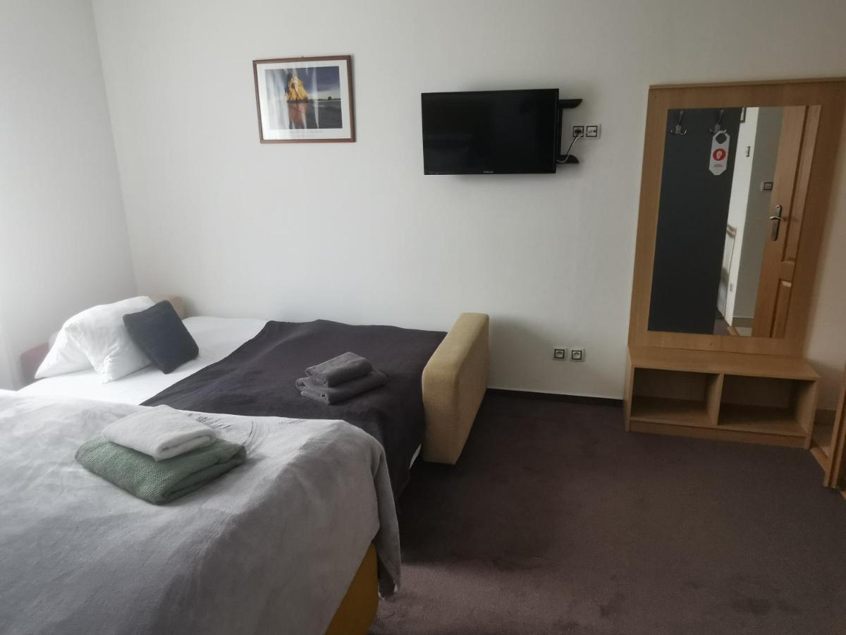 Pension Kiwi Mikulov Bagian luar foto