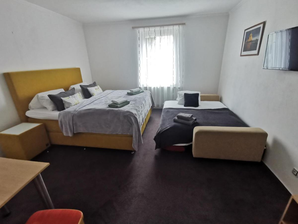Pension Kiwi Mikulov Bagian luar foto