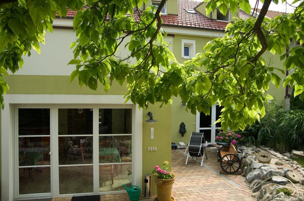 Pension Kiwi Mikulov Bagian luar foto