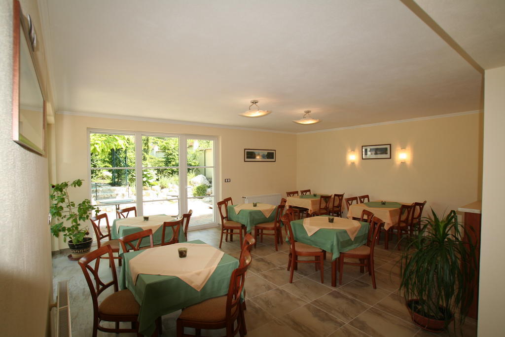 Pension Kiwi Mikulov Bagian luar foto