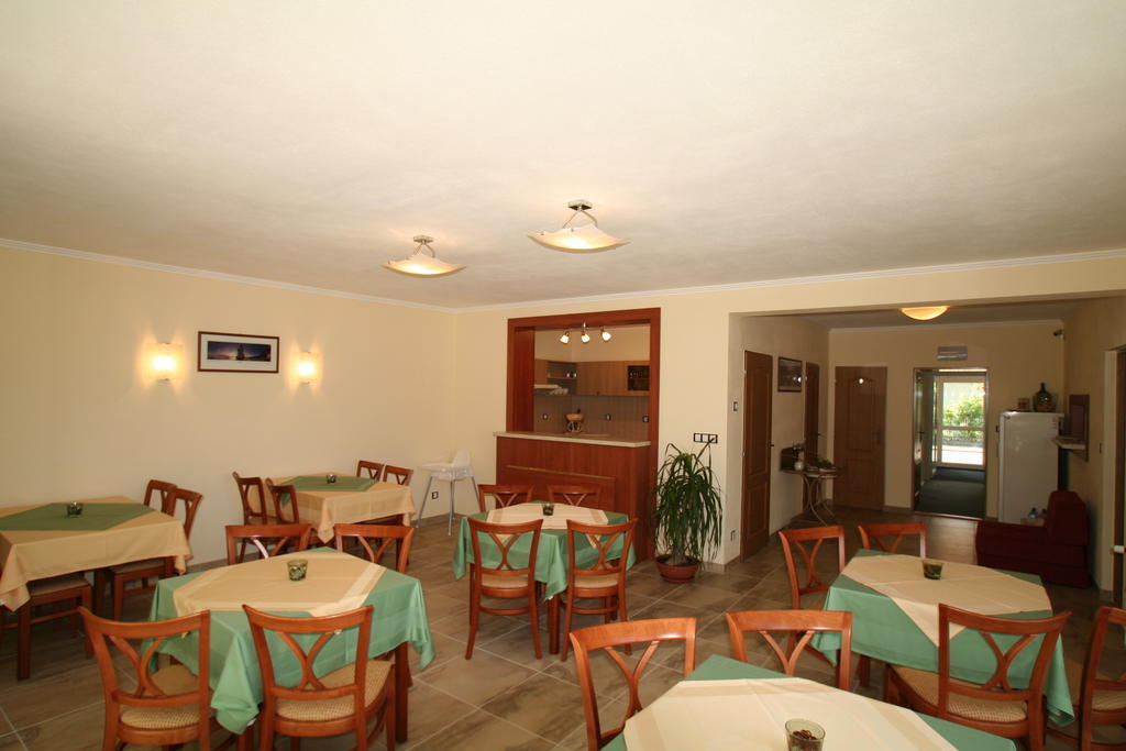 Pension Kiwi Mikulov Bagian luar foto