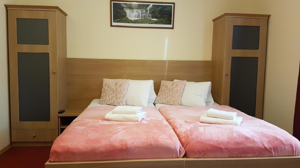 Pension Kiwi Mikulov Bagian luar foto
